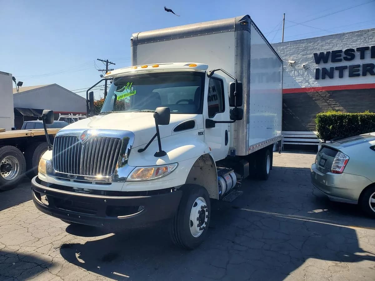 2021 International MV607 - Box