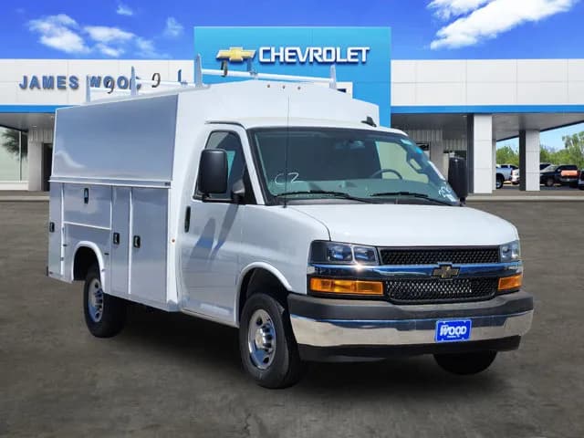 2025 Chevrolet Express 3500 - Service