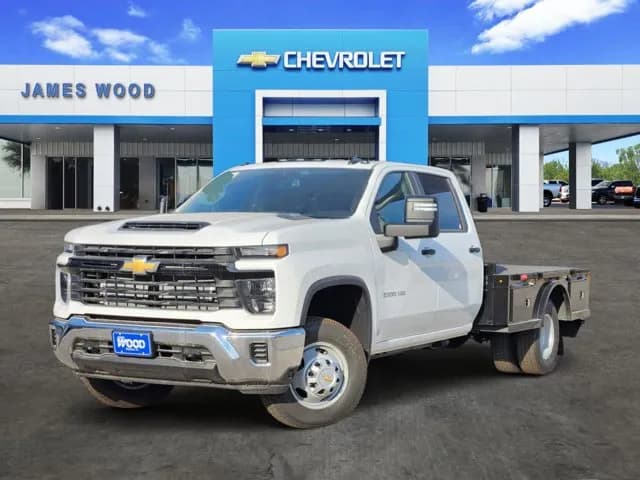 2025 Chevrolet Silverado 3500 Crew Cab - Flatbed