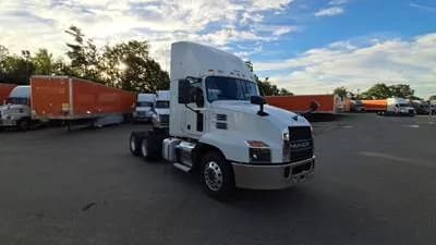 2020 Mack Anthem Day Cab Truck - Mack MP7 Automatic - Day Cab