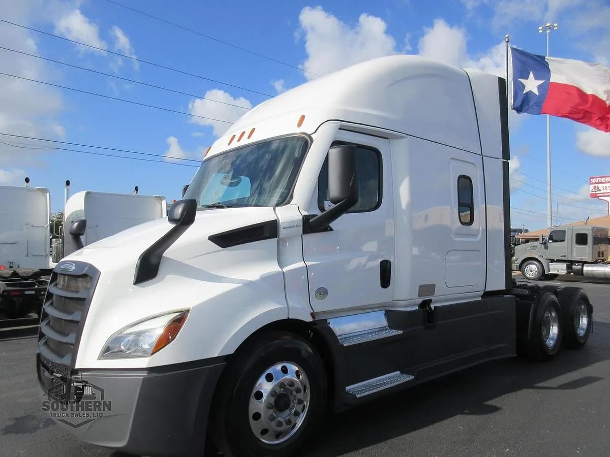 2022 Freightliner Cascadia - Sleeper
