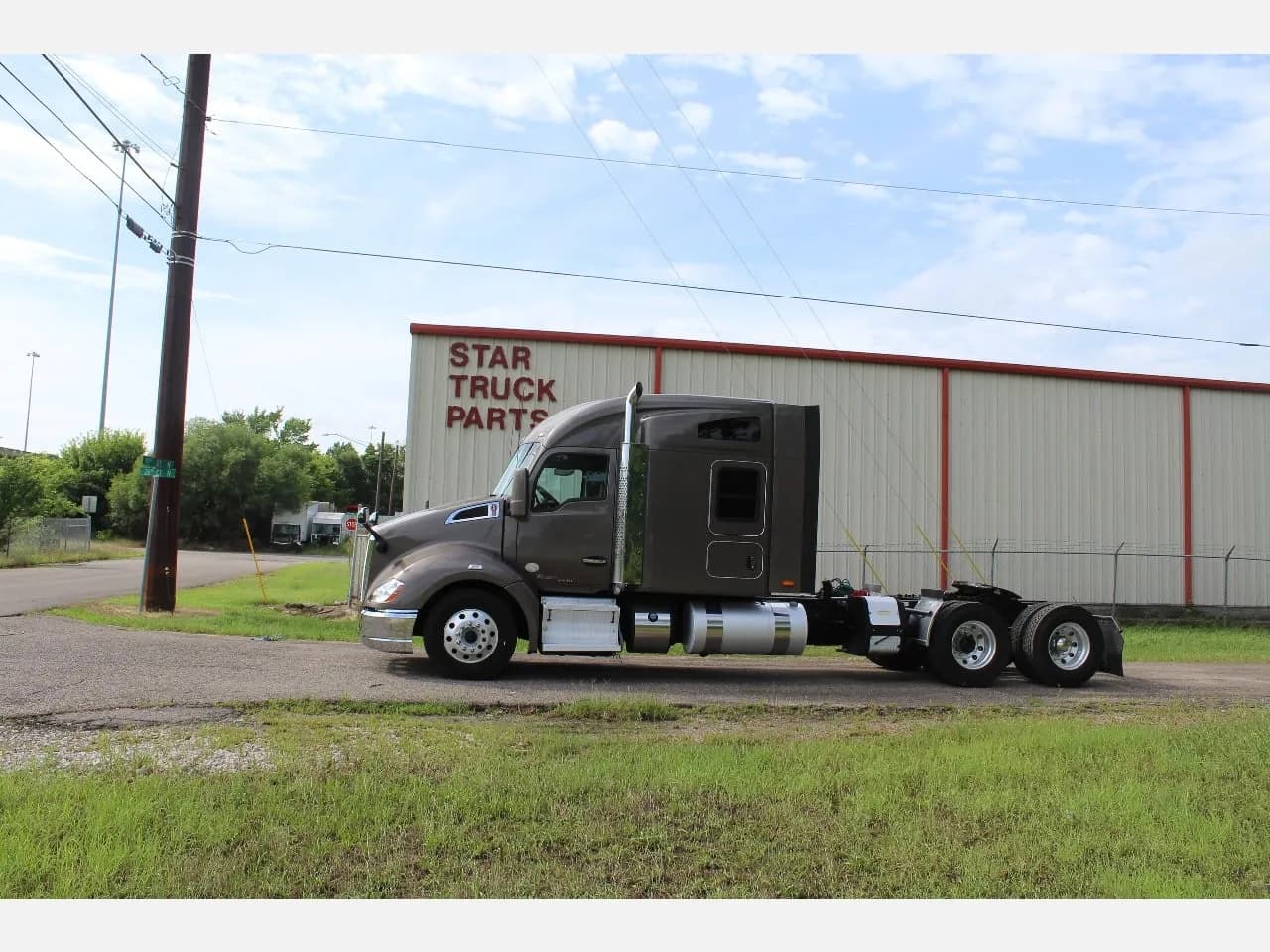 2017 Kenworth T680 - Sleeper