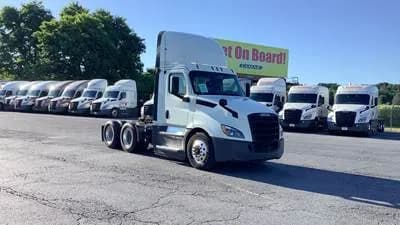 2020 Freightliner Cascadia - Day Cab