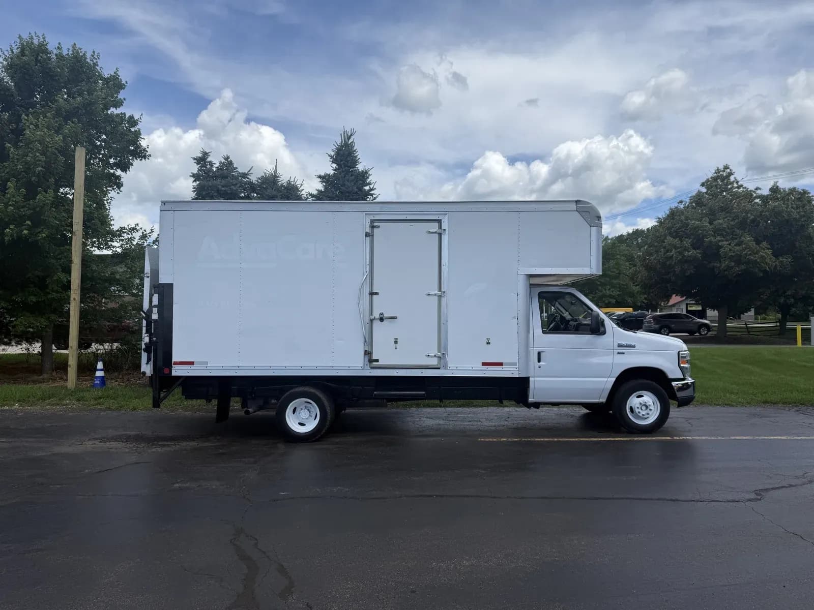 2019 Ford E-450 - Box