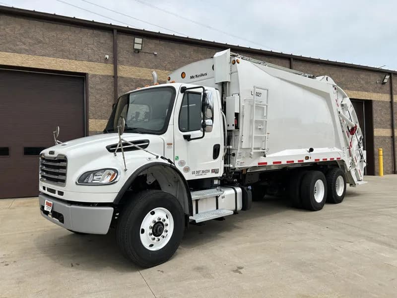 2025 Freightliner M2 106 - Garbage