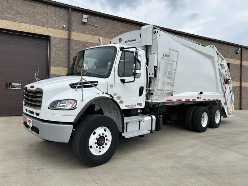 2025 Freightliner M2 106 - Garbage