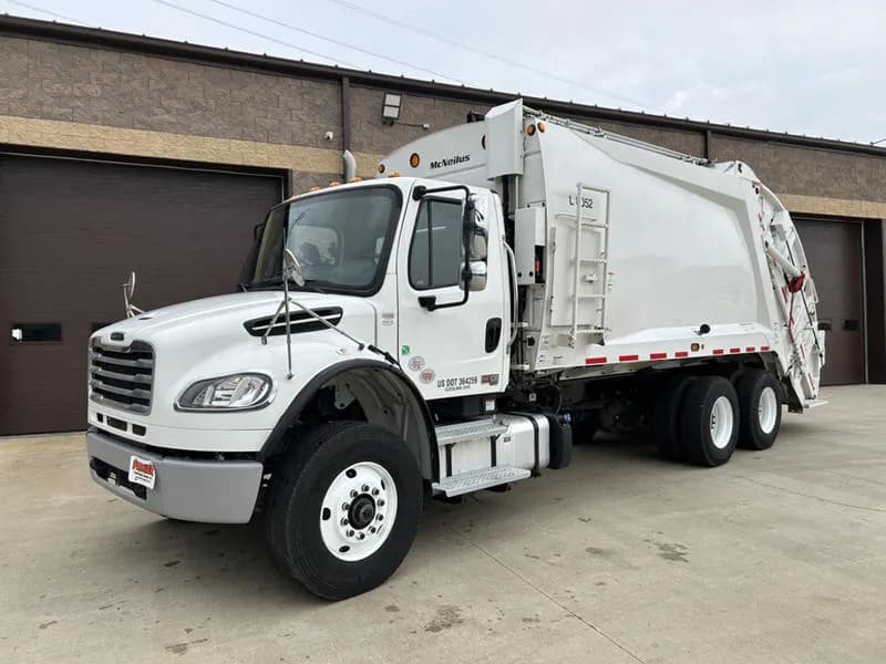 2025 Freightliner M2 106 - Garbage