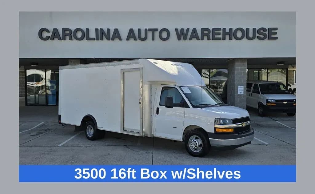 2022 Chevrolet Express 3500 - Box