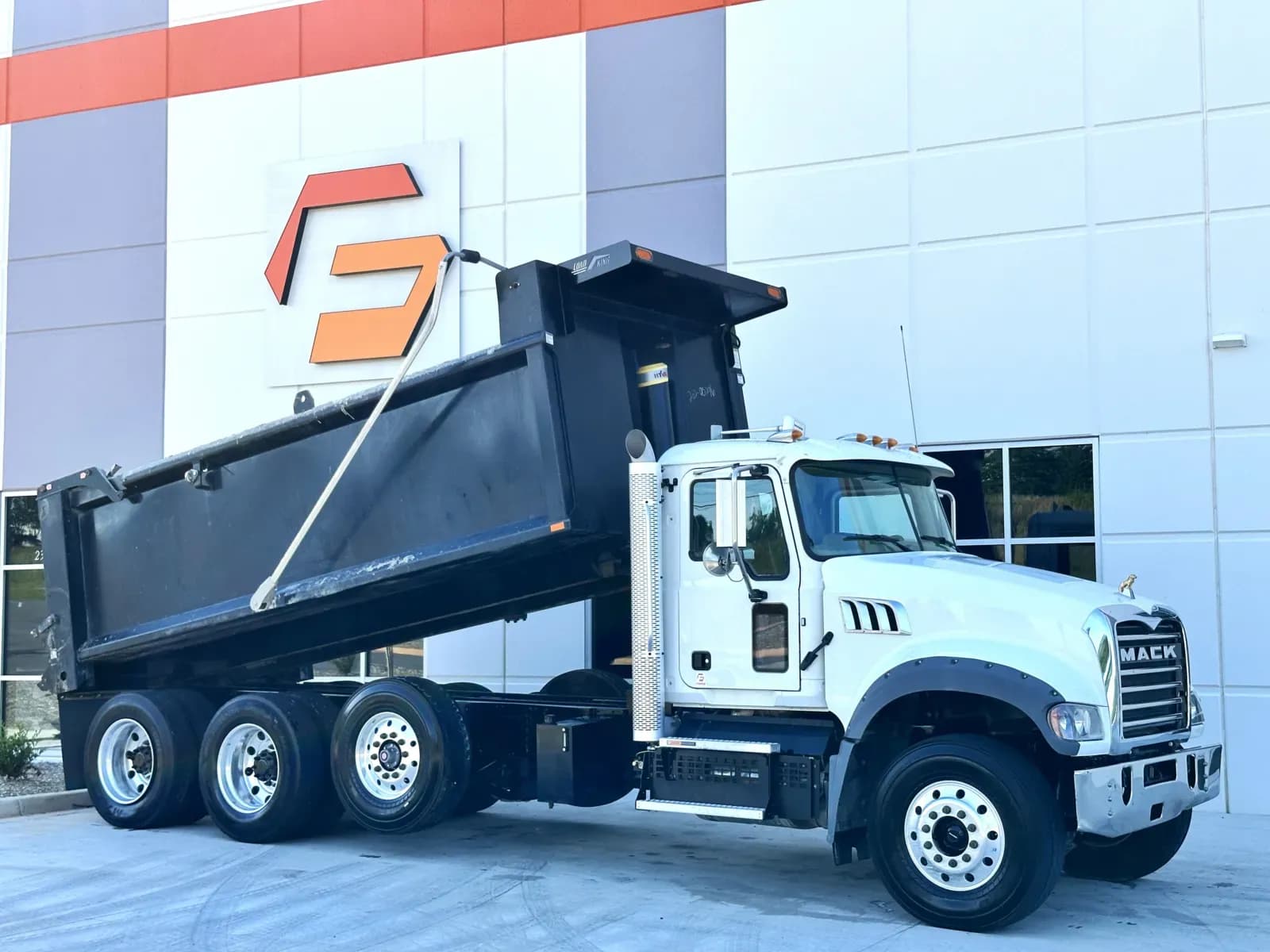 2023 Mack GRANITE - Dump