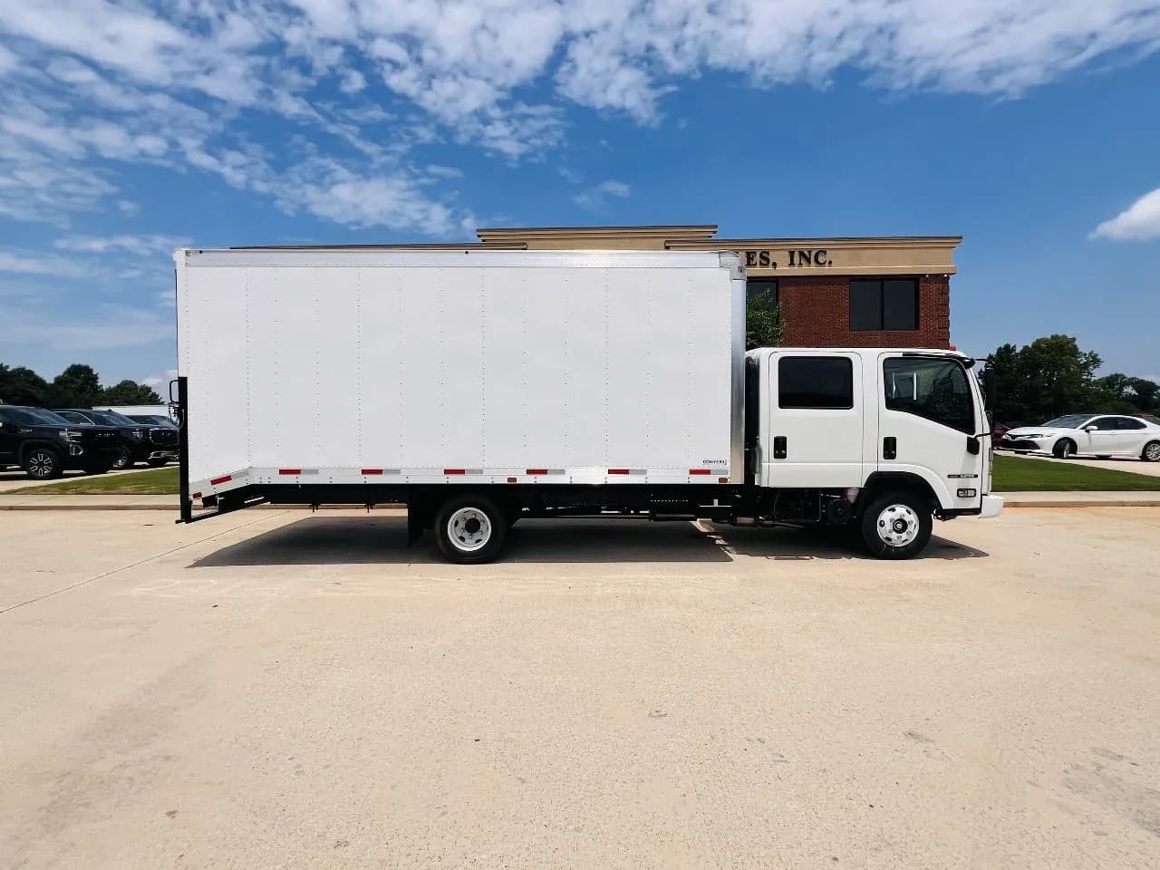 2026 Isuzu NPR - Landscape