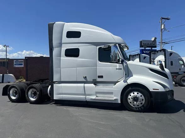 2022 Volvo VNL64T760 - Sleeper