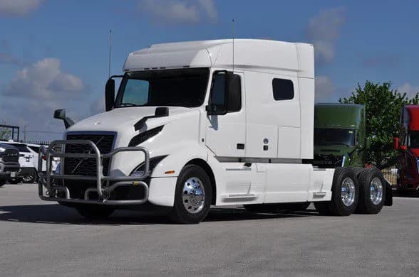 2022 Volvo VNL64T740 - Sleeper