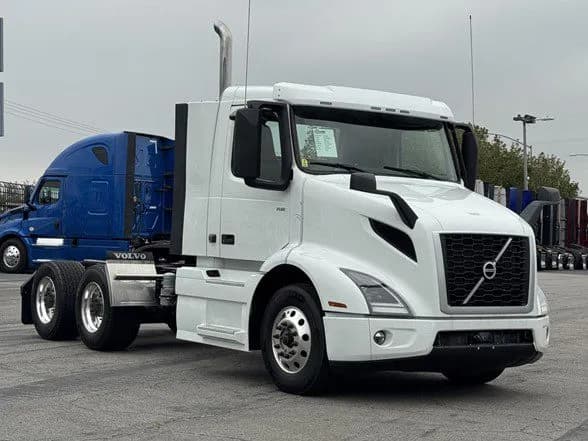 2023 Volvo VNR64T300 - Day Cab