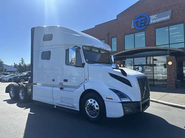 2022 Volvo VNL64T760 - Sleeper