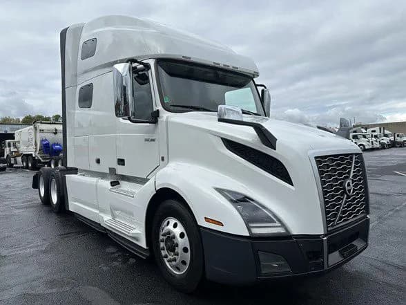 2022 Volvo VNL64T760 - Sleeper