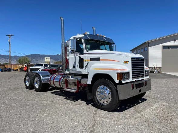2019 Mack PINNACLE 64T - Day Cab