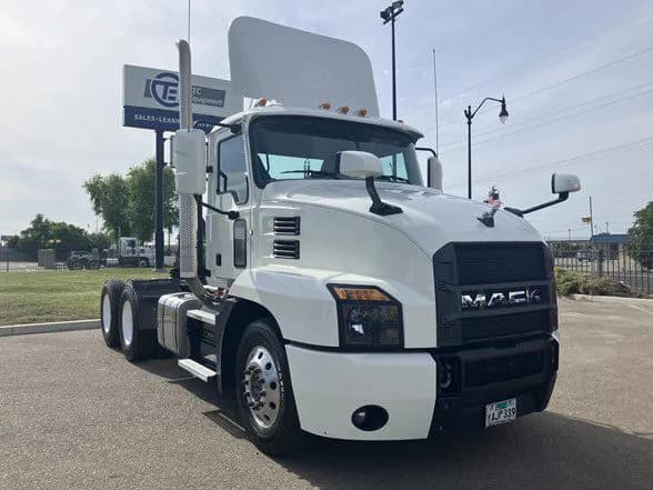2022 Mack ANTHEM 64T - Day Cab