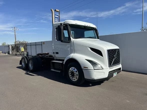 2020 Volvo VNR64T300 - Day Cab