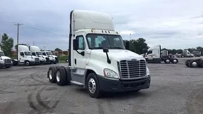 2019 Freightliner Cascadia - Day Cab