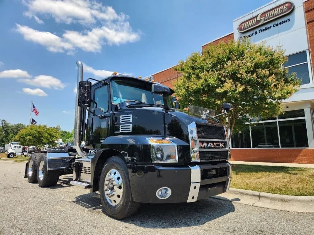 2023 Mack Trucks Anthem AN64T - Day Cab