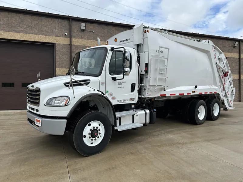 2025 Freightliner M2 106 - Garbage