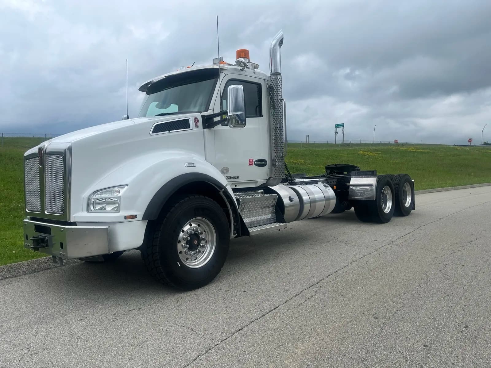 2019 KENWORTH T880