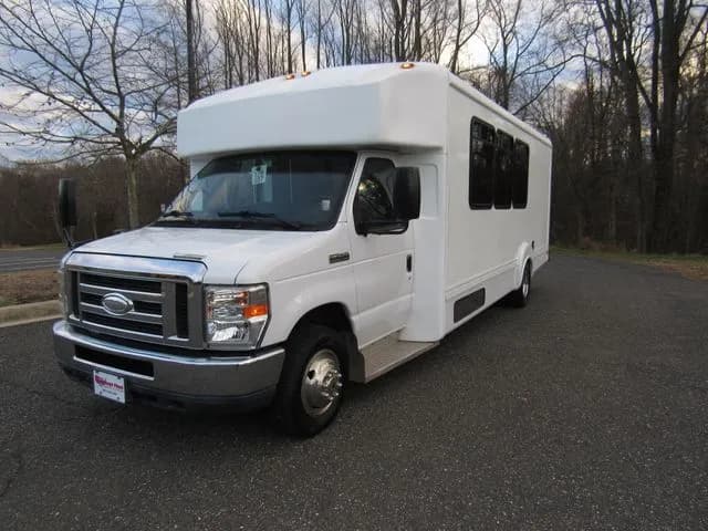 2015 Ford E450 Goshen Impulse Bus 21 Passenger + Rear Luggage - Box