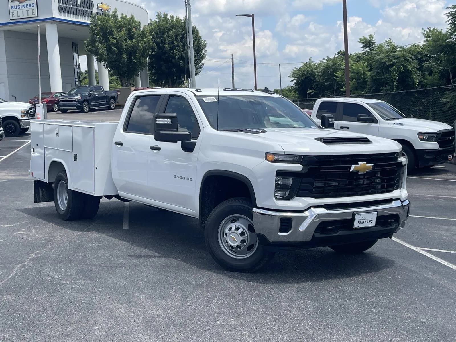 2026 Chevrolet Silverado 3500 Crew Cab - Chassis