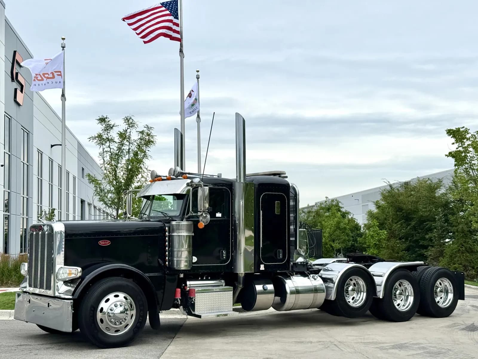 2020 Peterbilt 389 - Sleeper