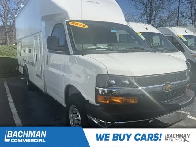 2025 Chevrolet Express 3500 - Service