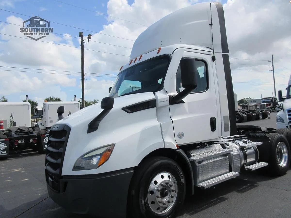 2021 Freightliner Cascadia - Day Cab