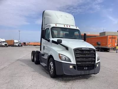 2019 Freightliner Cascadia - Day Cab