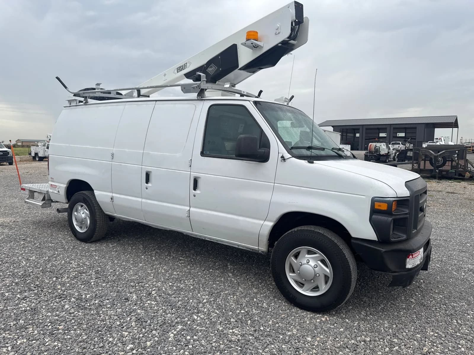 2010 Ford E-350 Super Duty - Vans