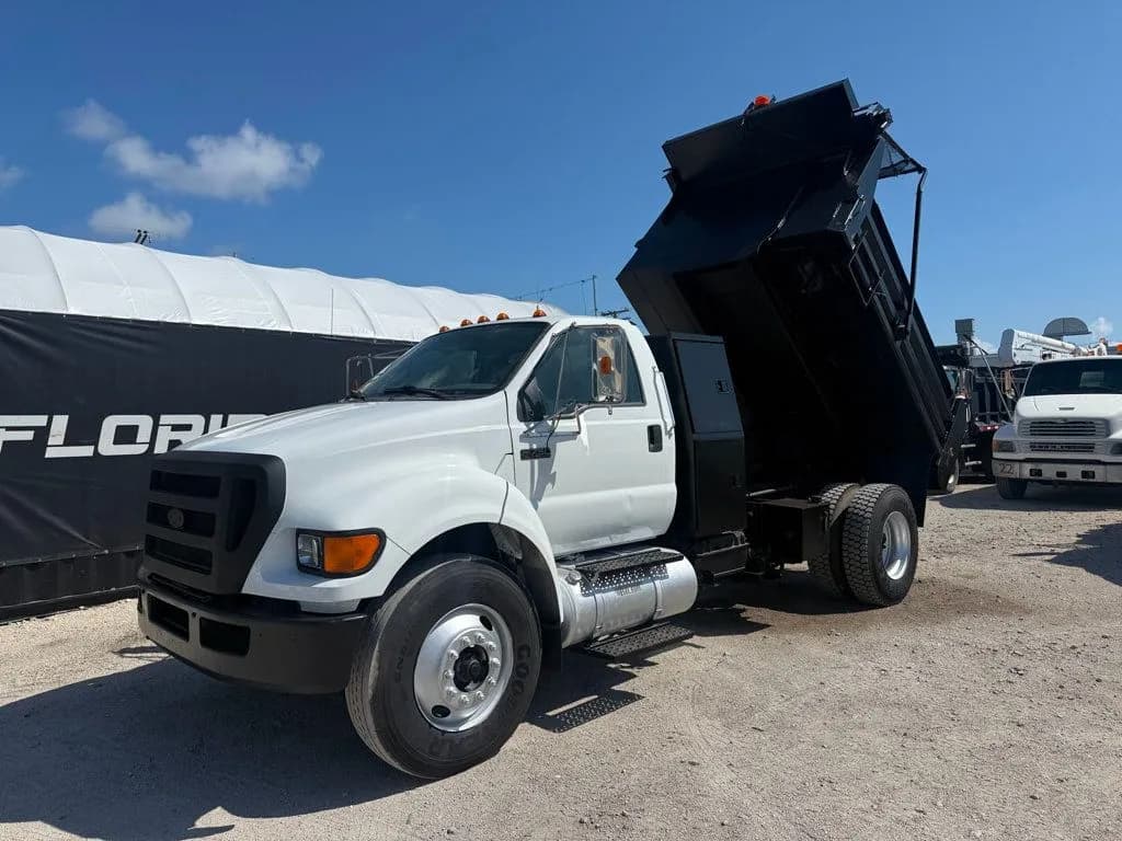 2010 Ford F-750 - Dump