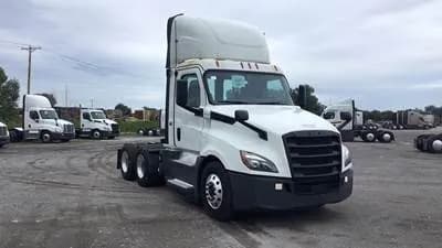 2020 Freightliner Cascadia - Day Cab