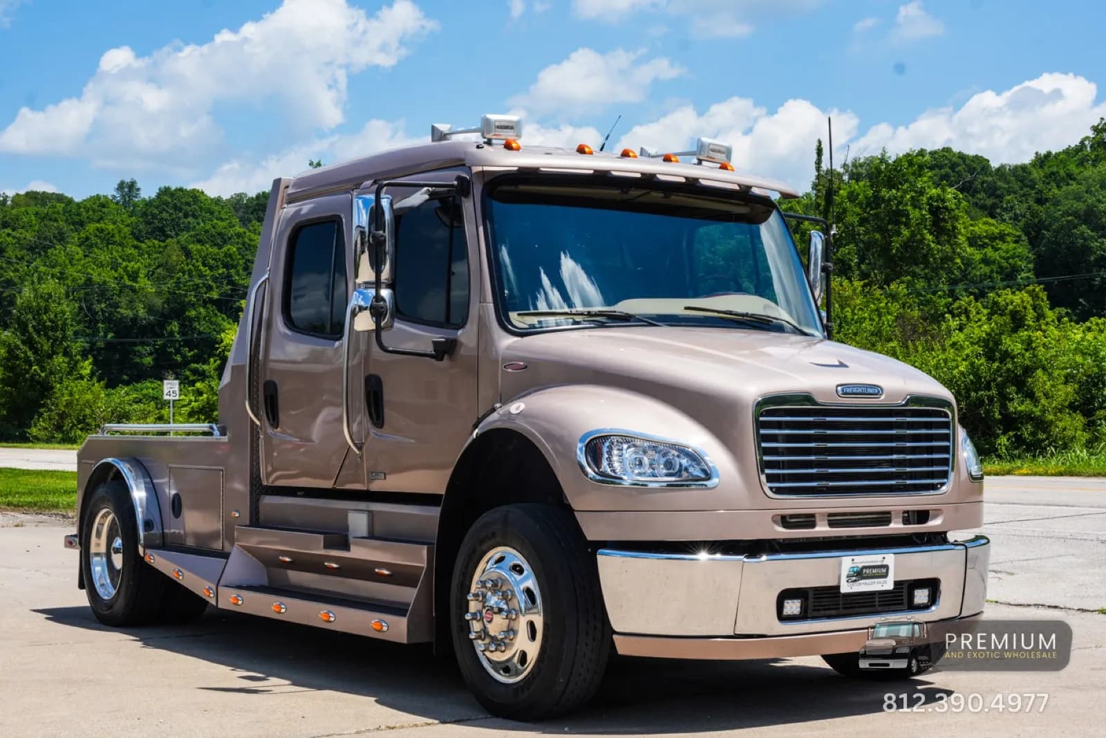 2008 Freightliner M2-106 Sportchassis