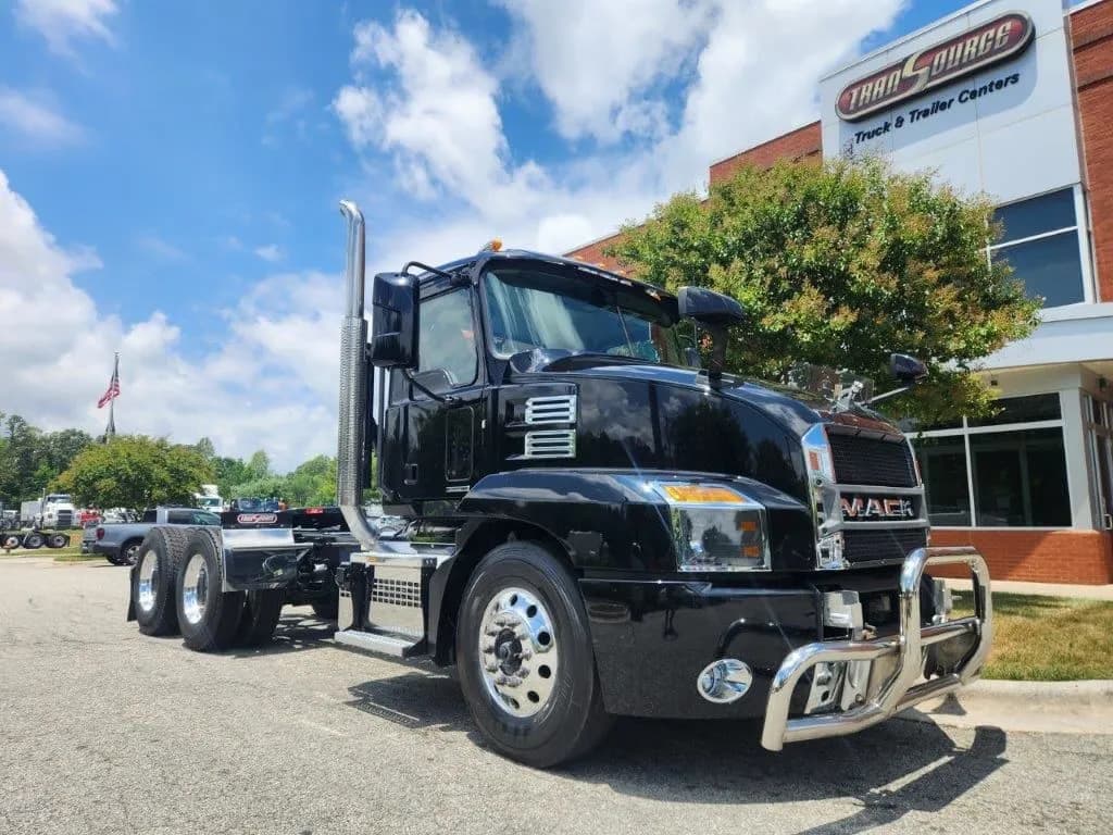 2022 Mack Trucks Anthem AN64T - Day Cab