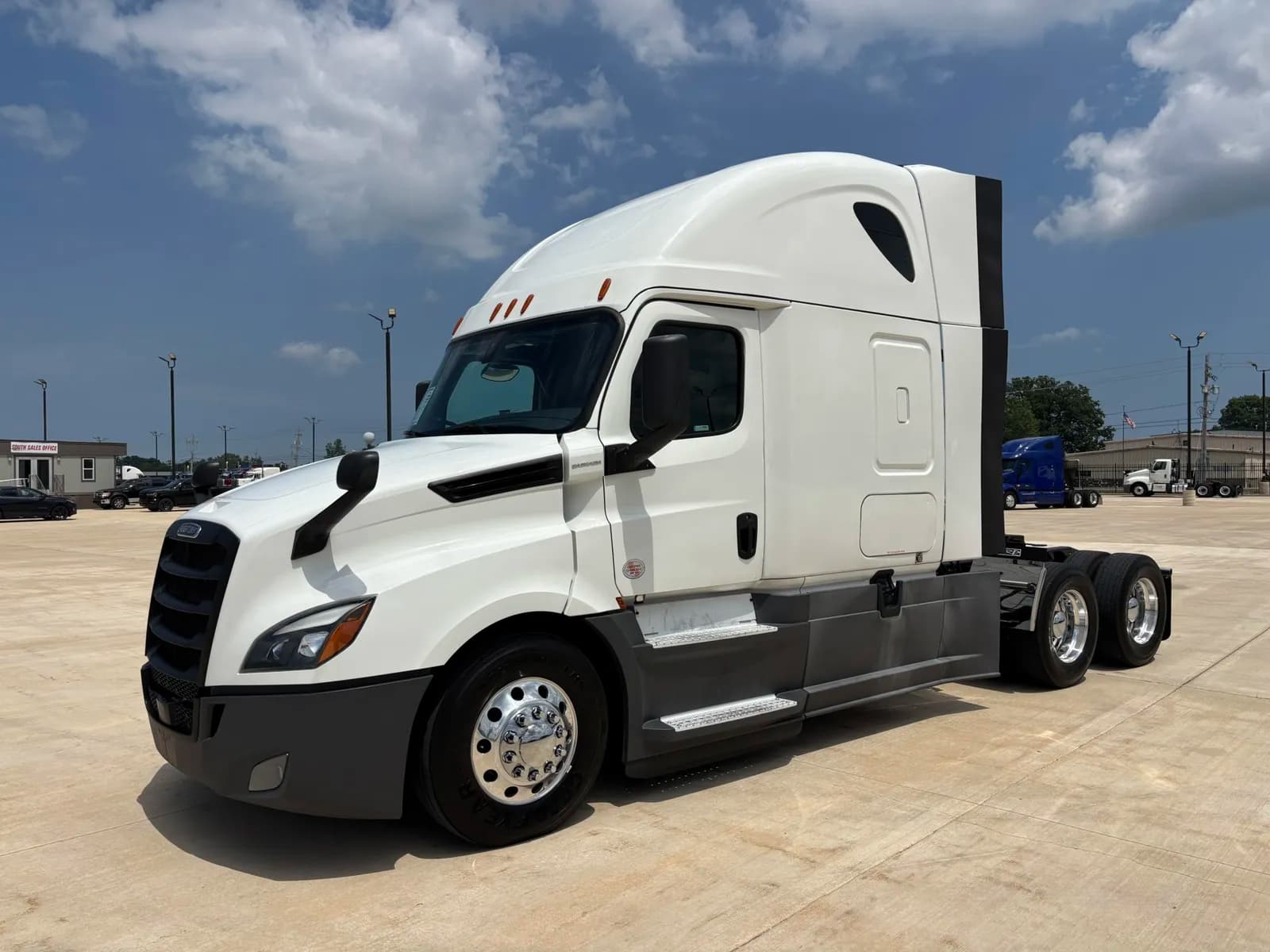 2020 Freightliner Cascadia - Sleeper