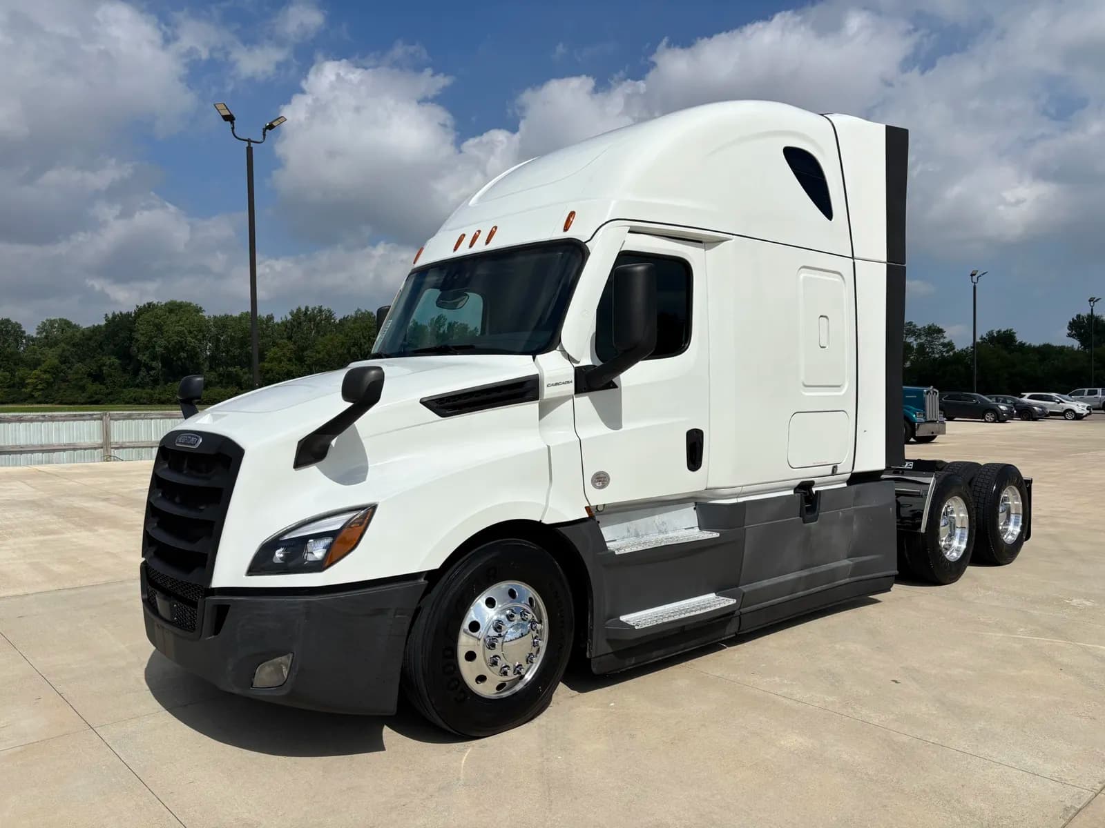 2020 Freightliner Cascadia - Sleeper
