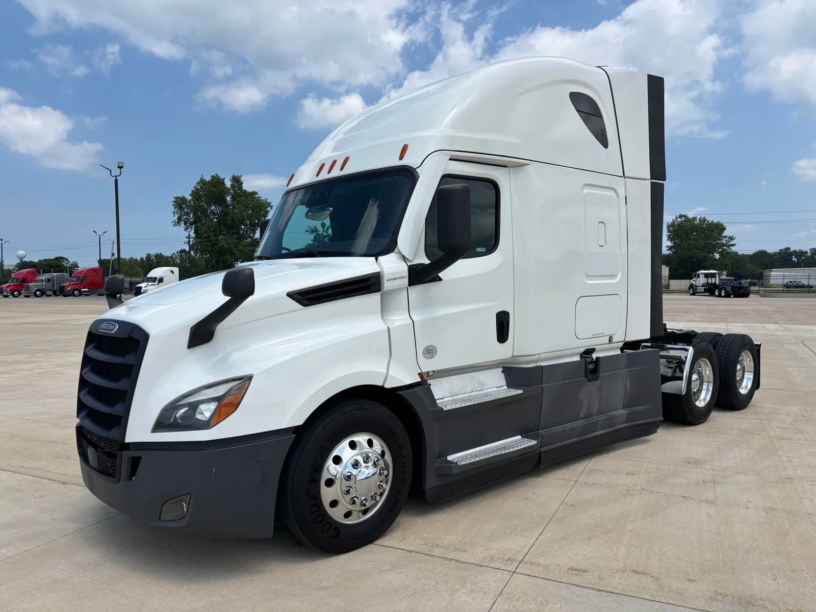 2020 Freightliner Cascadia - Sleeper