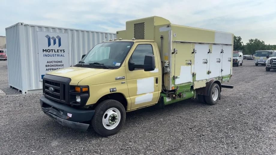 2010 Ford E-450 Super Duty Refrigeration - Refrigerated