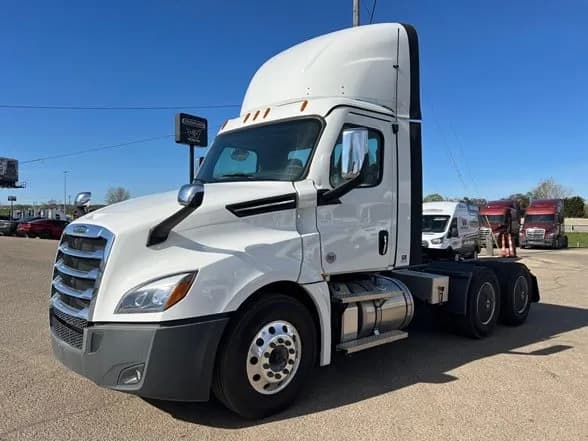 2025 Freightliner Cascadia - Day Cab