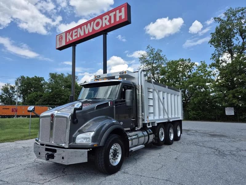 2023 Kenworth T880