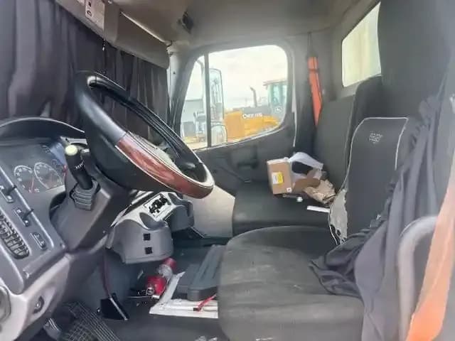 2018 Freightliner M2 106