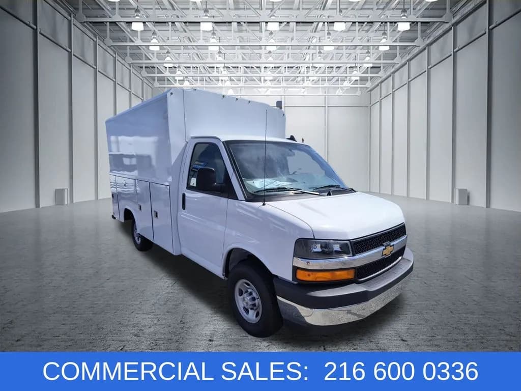 2025 Chevrolet Express 3500 - Box