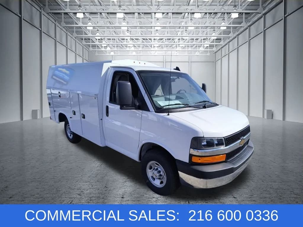 2025 Chevrolet Express 3500 - Box
