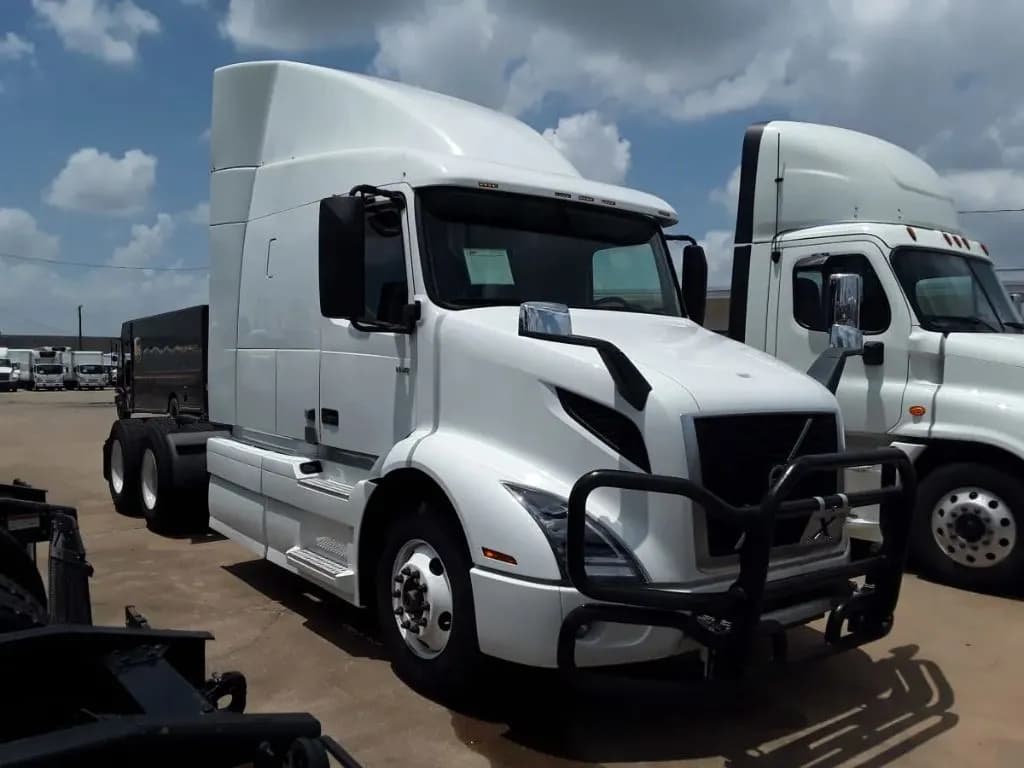 2020 Volvo VNR64T-640 - Sleeper