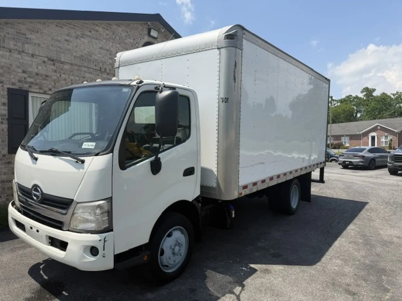 2015 Hino 195 - Box