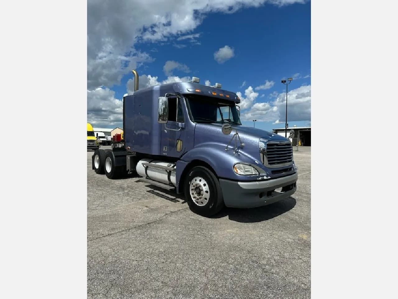 2011 Freightliner Columbia - Glider Kit Trucks