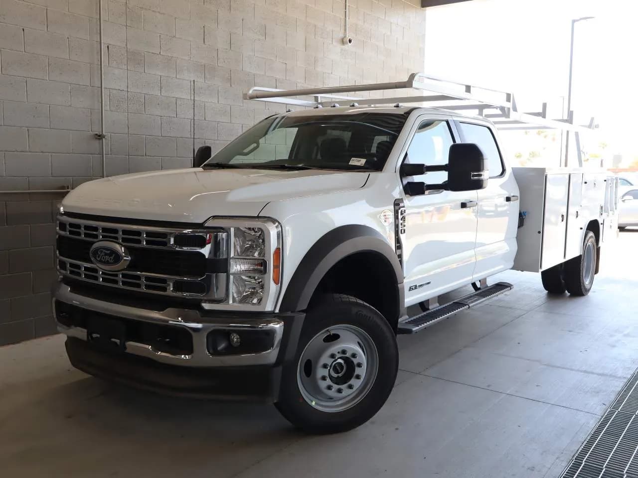 2026 Ford F-450 Super Duty Crew Cab - Chassis